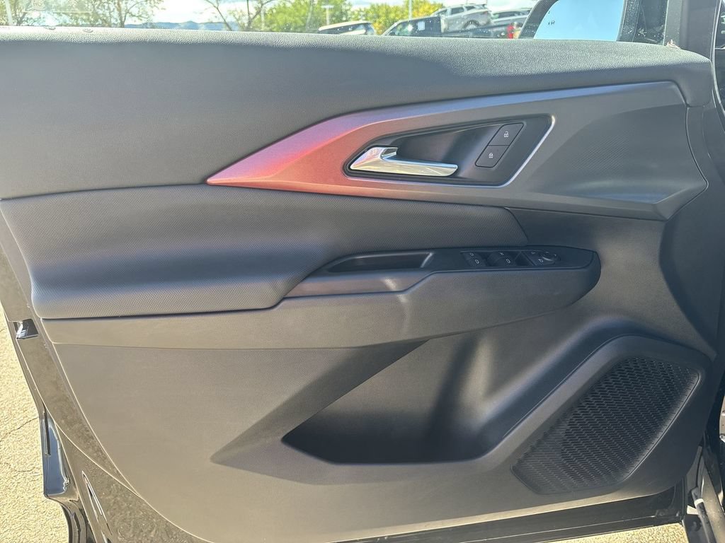 Certified 2024 Chevrolet Equinox EV RS FWD image 25
