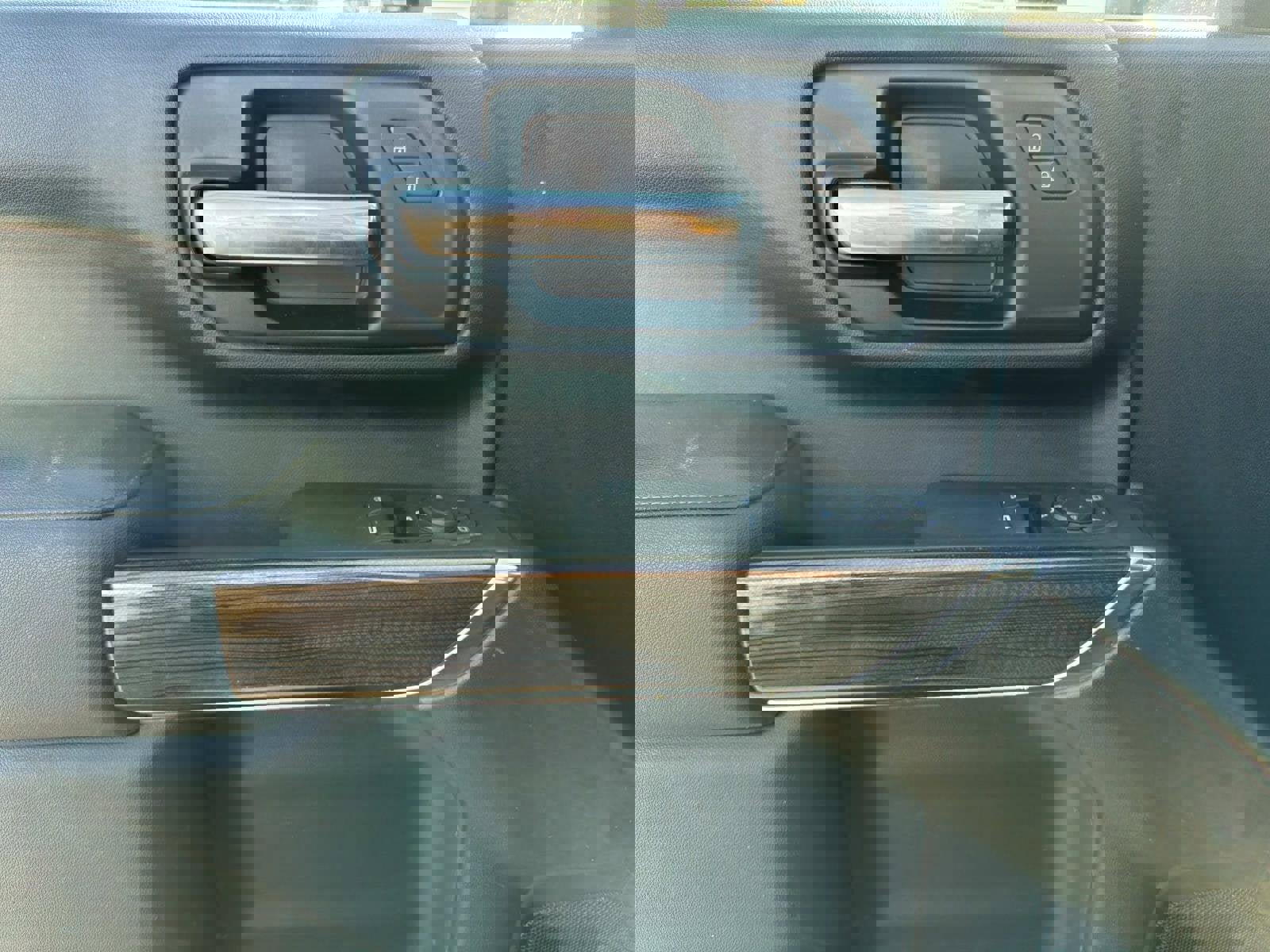 Certified 2025 Chevrolet Silverado 3500 LT image 3