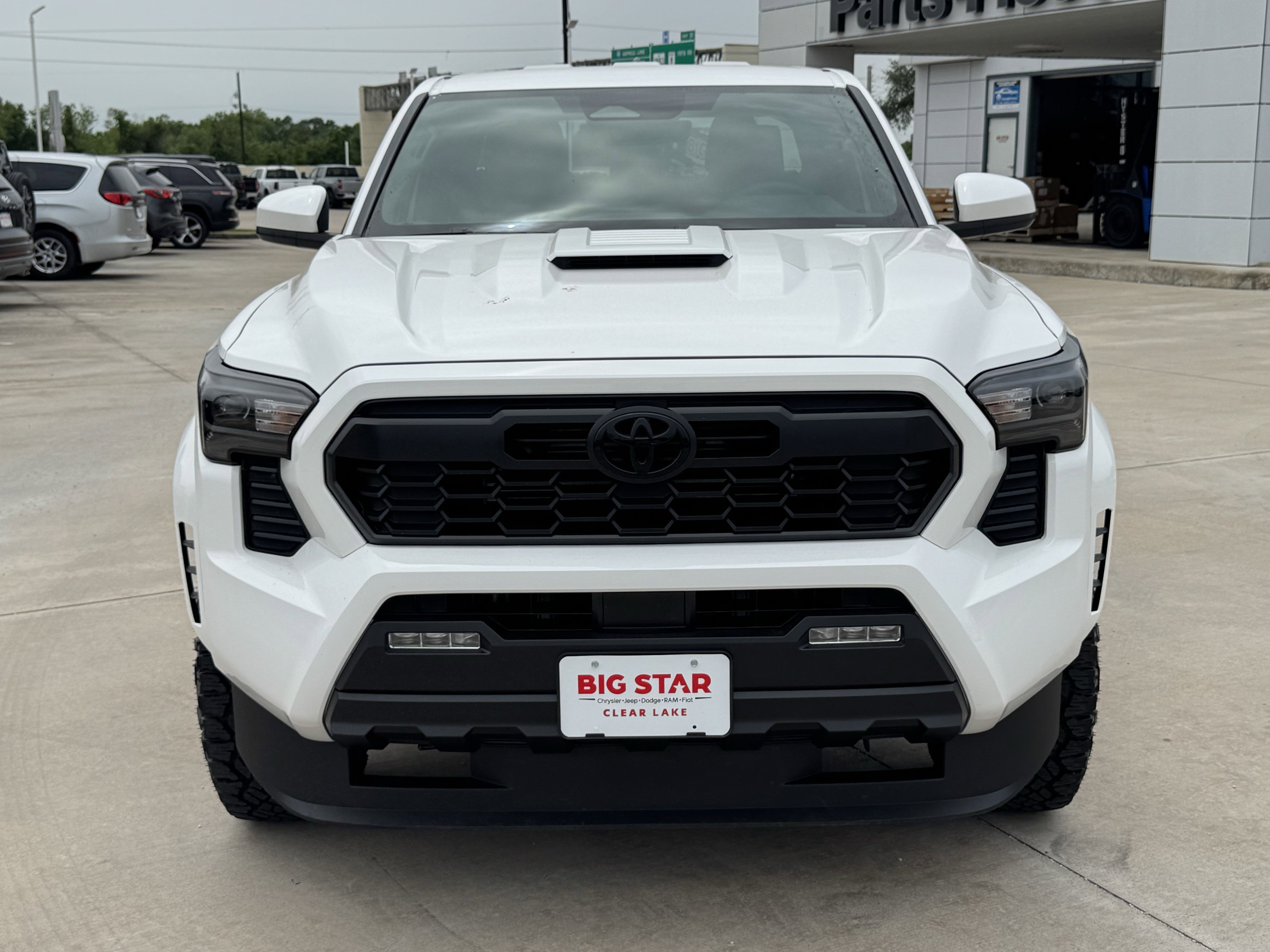 Used 2025 Toyota Tacoma TRD Sport AWD/4WD image 3