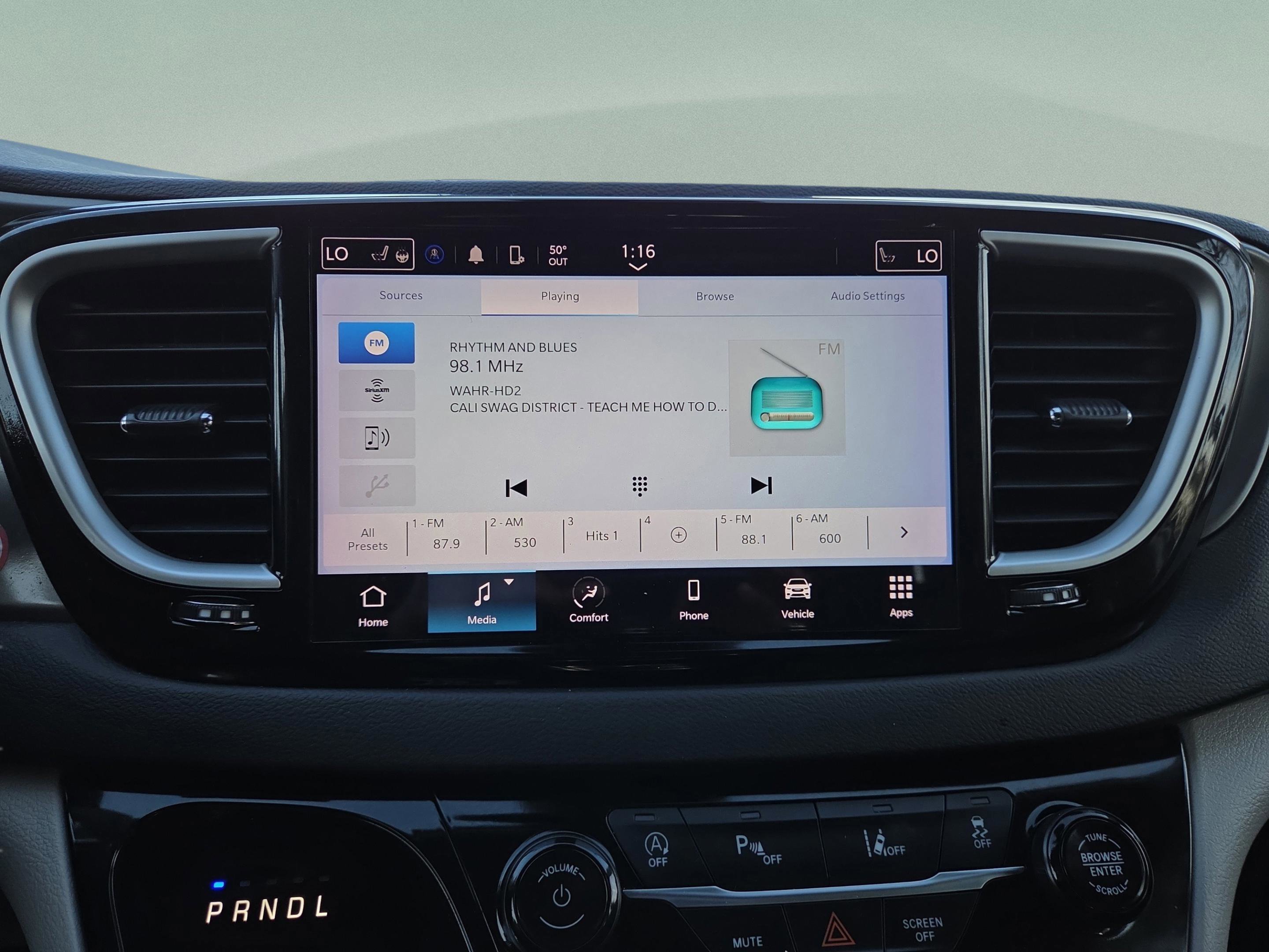 Used 2023 Chrysler Pacifica Touring-L image 18