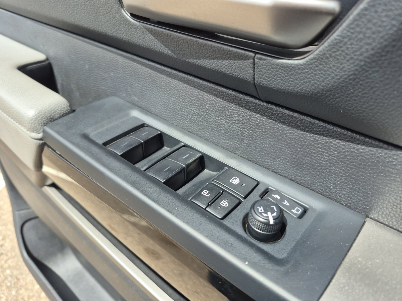Certified 2025 Toyota Tundra Limited AWD/4WD image 15