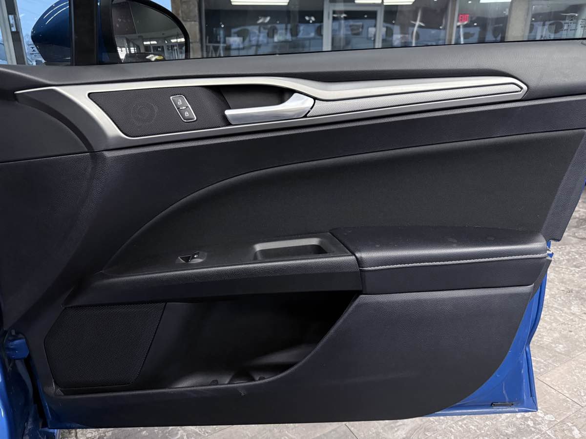 Used 2019 Ford Fusion SE image 26