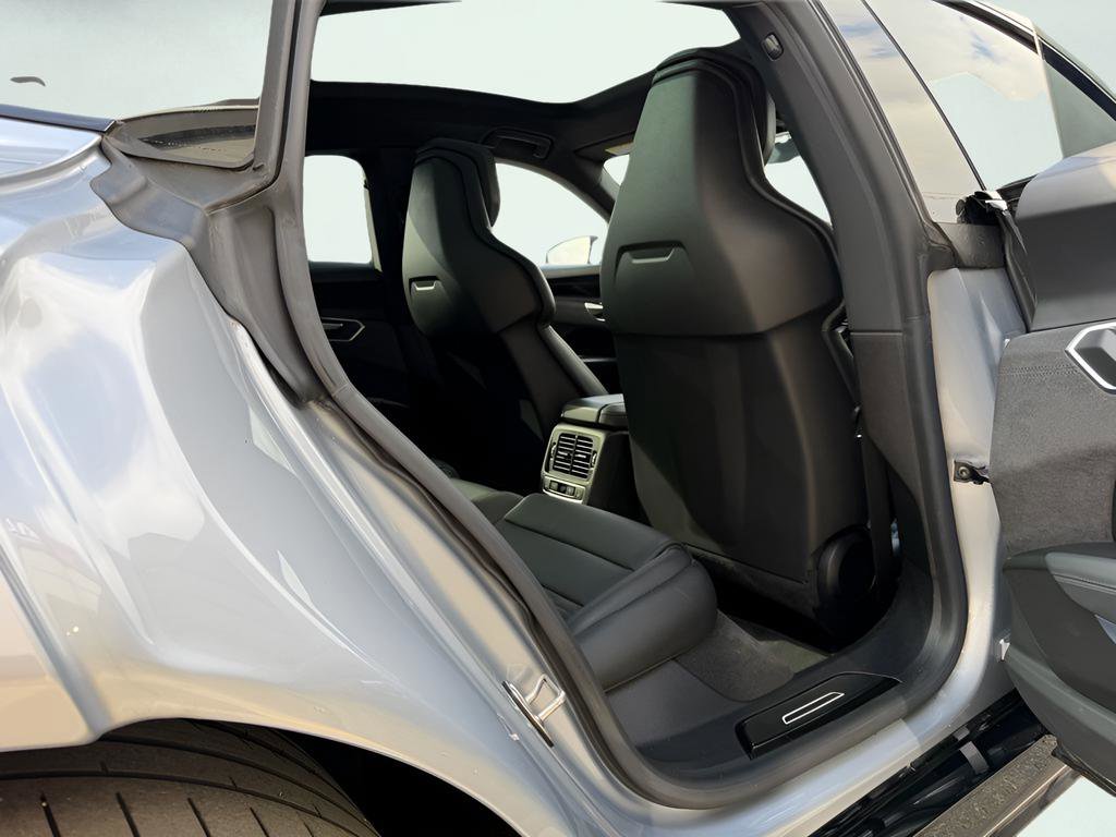 Used 2022 Audi e-tron GT Prestige image 28