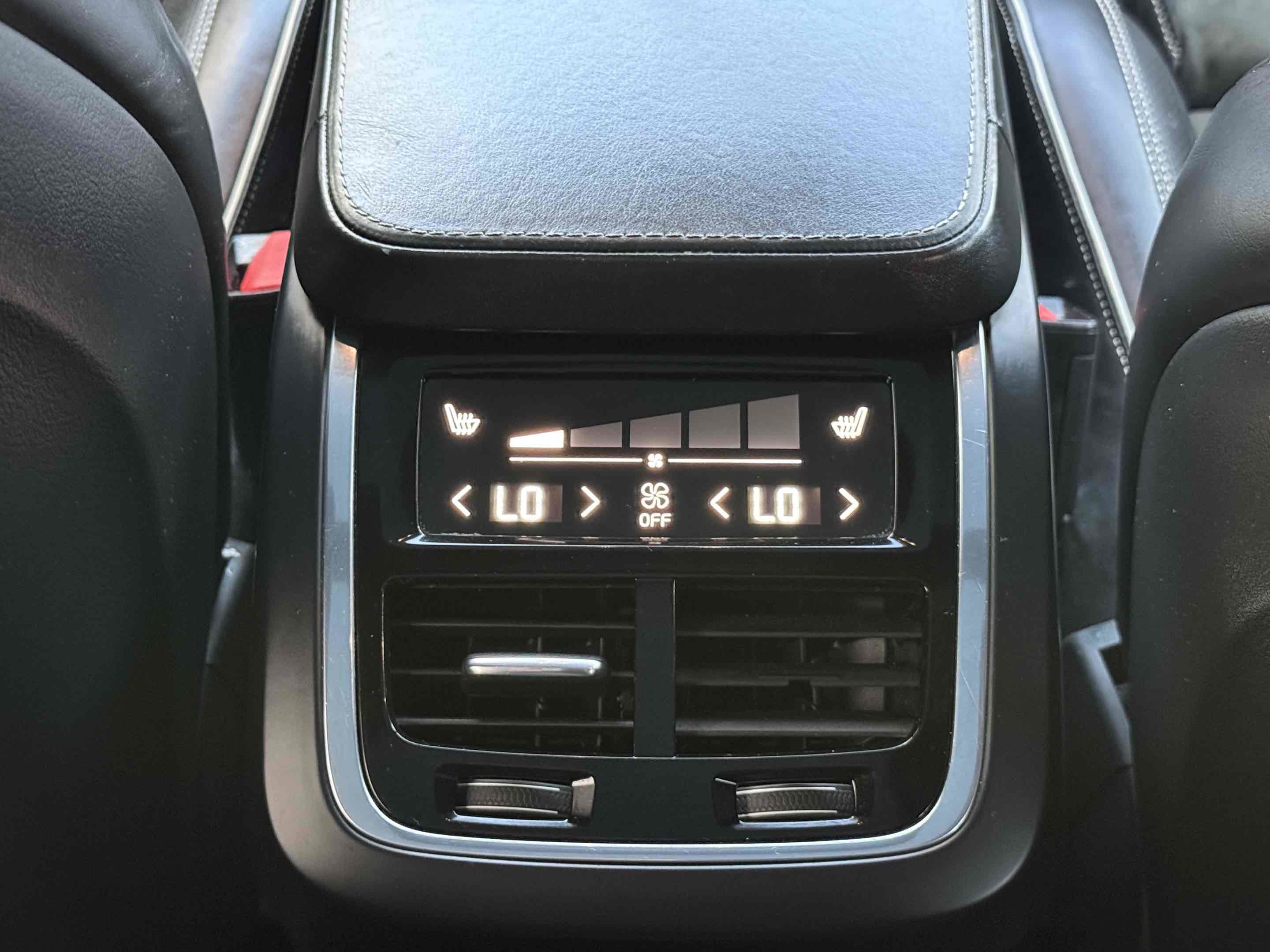 Used 2016 Volvo XC90 T6 R-Design w/ Vision Package image 39