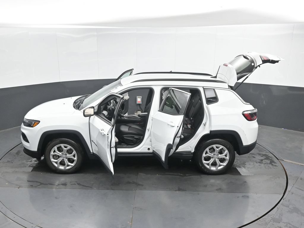 Used 2024 Jeep Compass Latitude AWD/4WD image 47