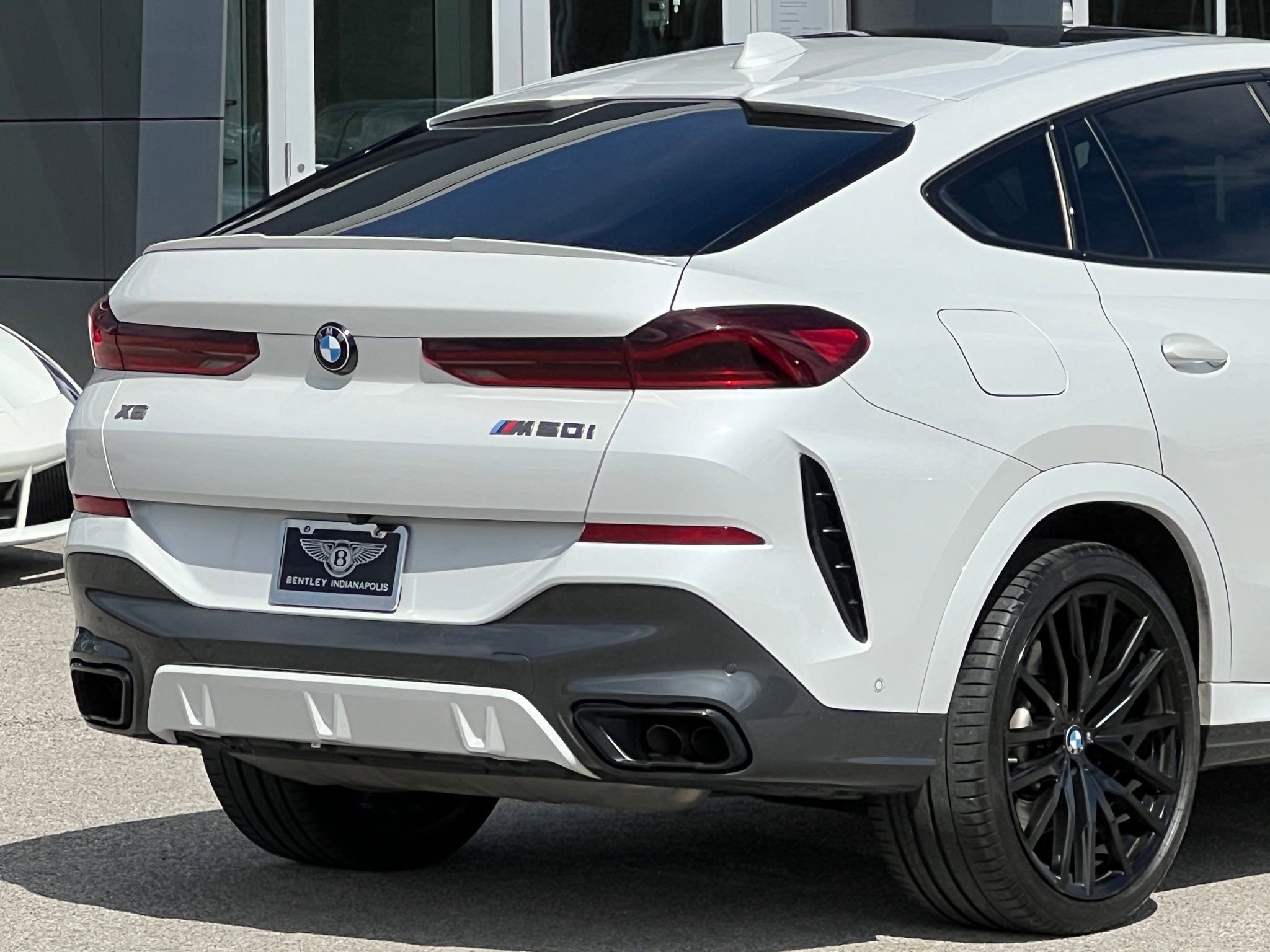 Used 2020 BMW X6 M50i w/ Executive Package image 8