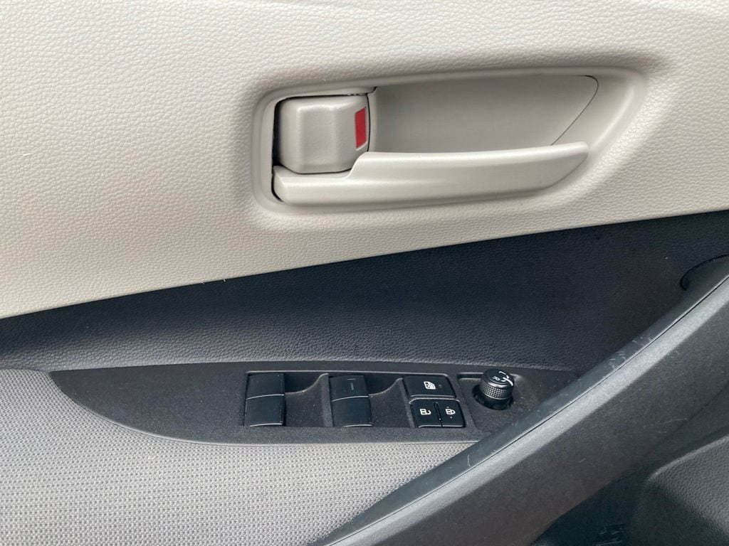 Used 2025 Toyota Corolla LE FWD image 13