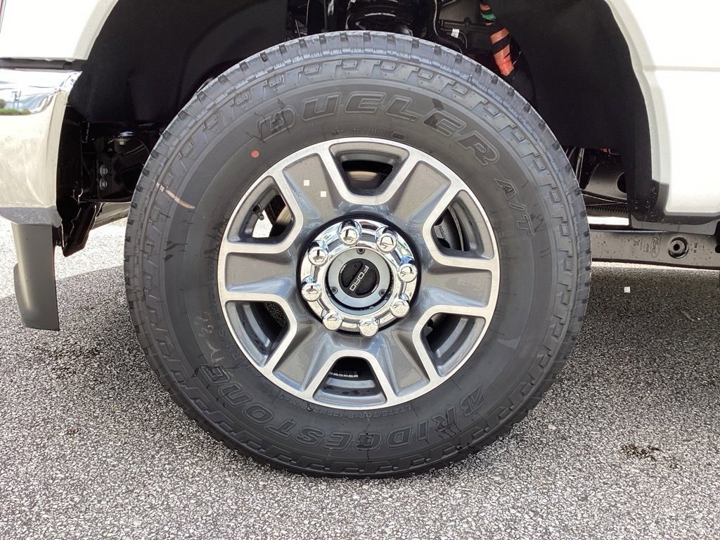 New 2025 Ford F250 Lariat w/ FX4 Off-Road Package image 16