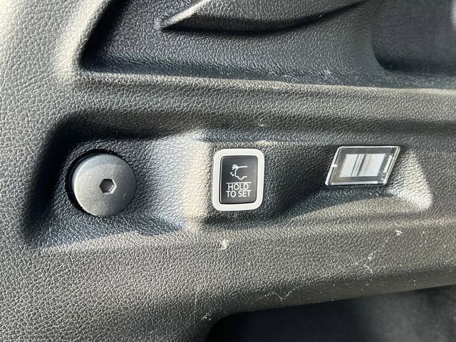 Used 2023 Jeep Grand Cherokee L Laredo image 38