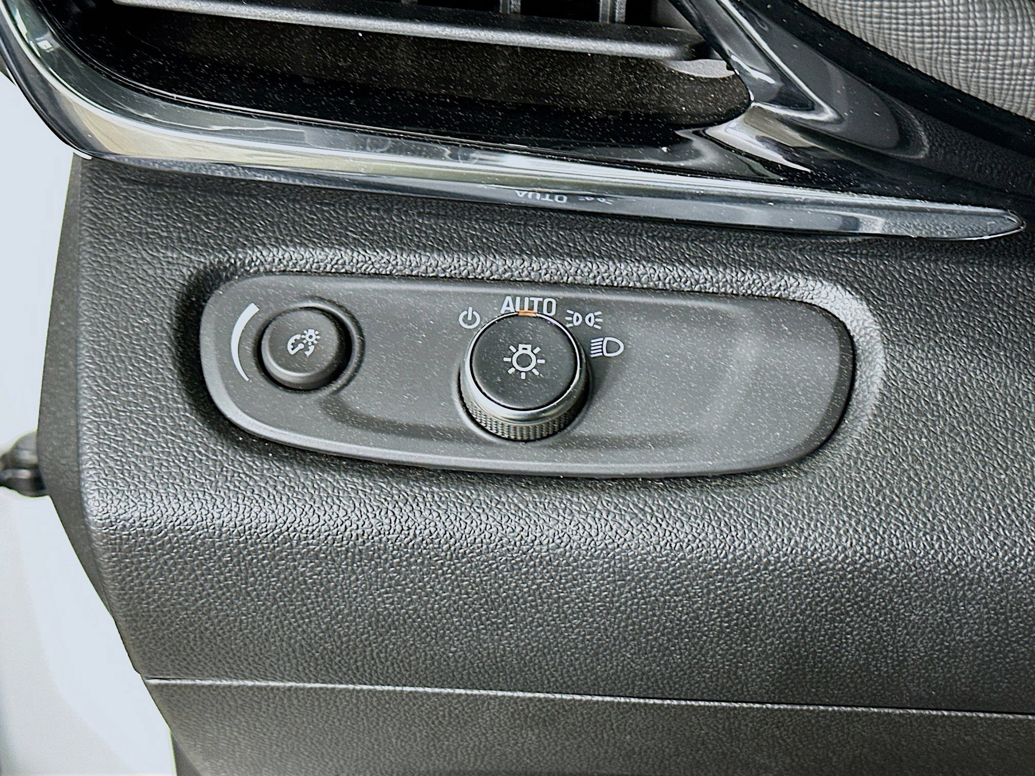 Used 2025 Buick Envista Sport Touring FWD image 17
