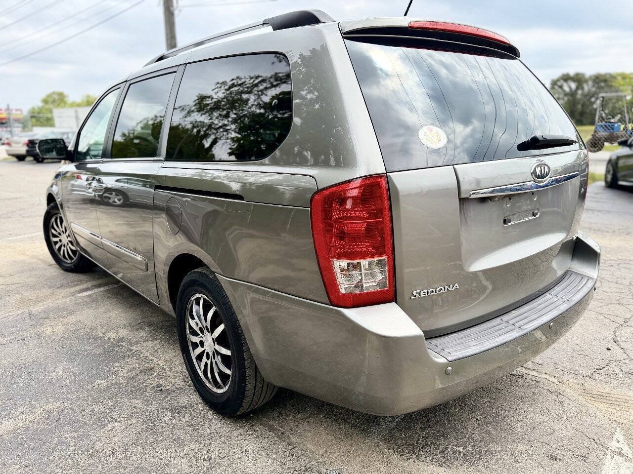 Used 2011 Kia Sedona EX FWD image 5