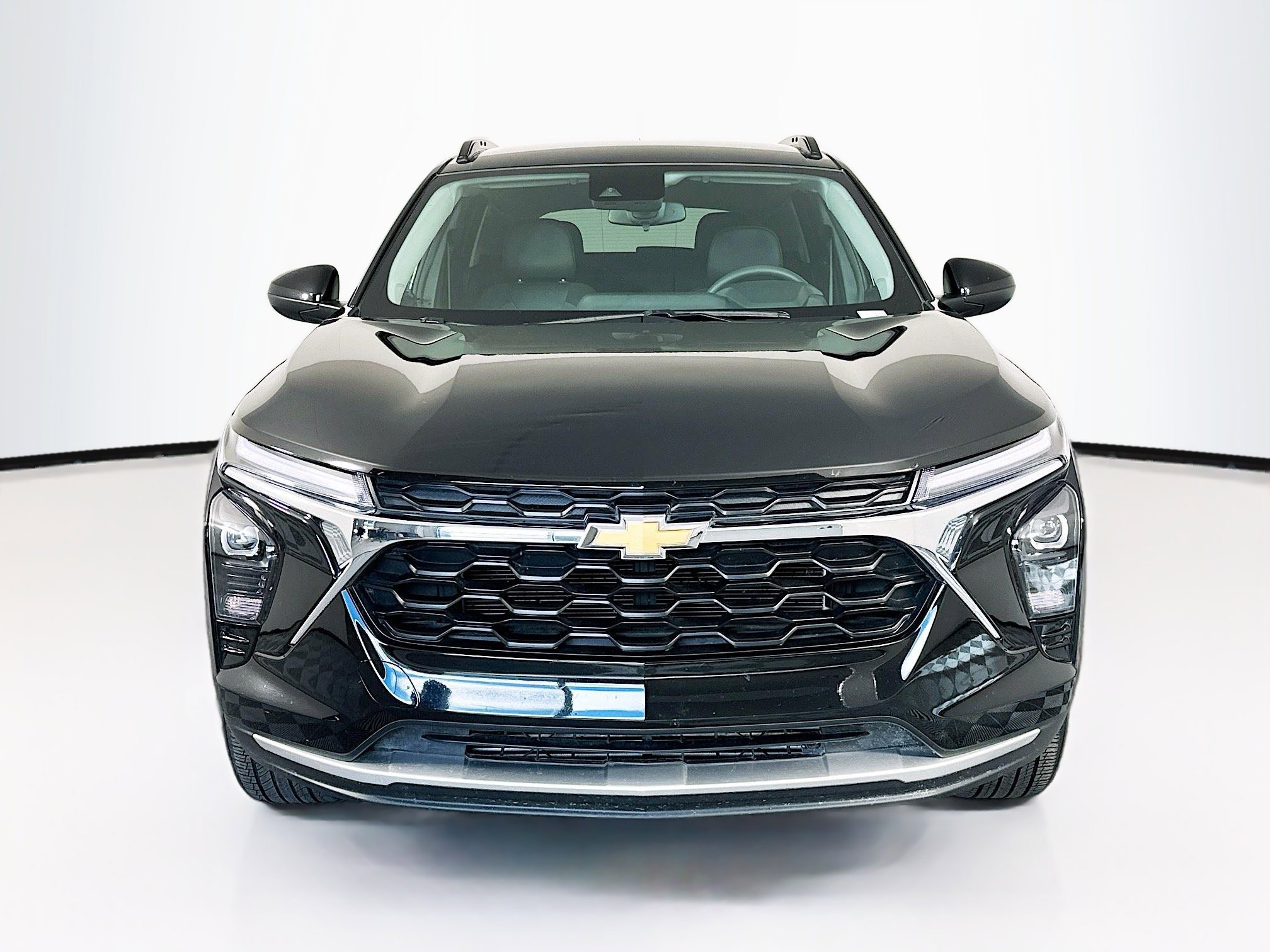 Used 2025 Chevrolet Trax LT image 2