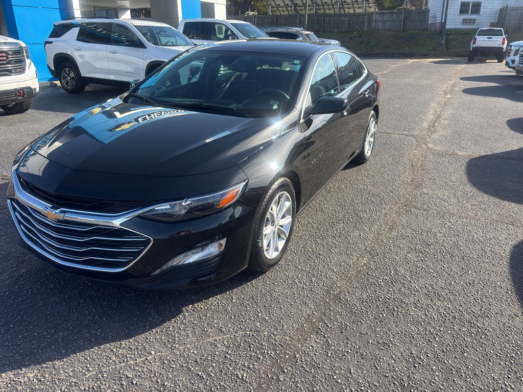 Used 2024 Chevrolet Malibu LT FWD image 2