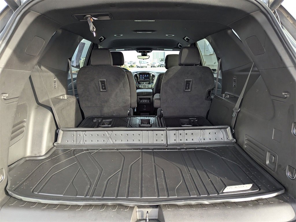 Used 2023 Chevrolet Traverse LT w/ Rear Camera Mirror Package image 37