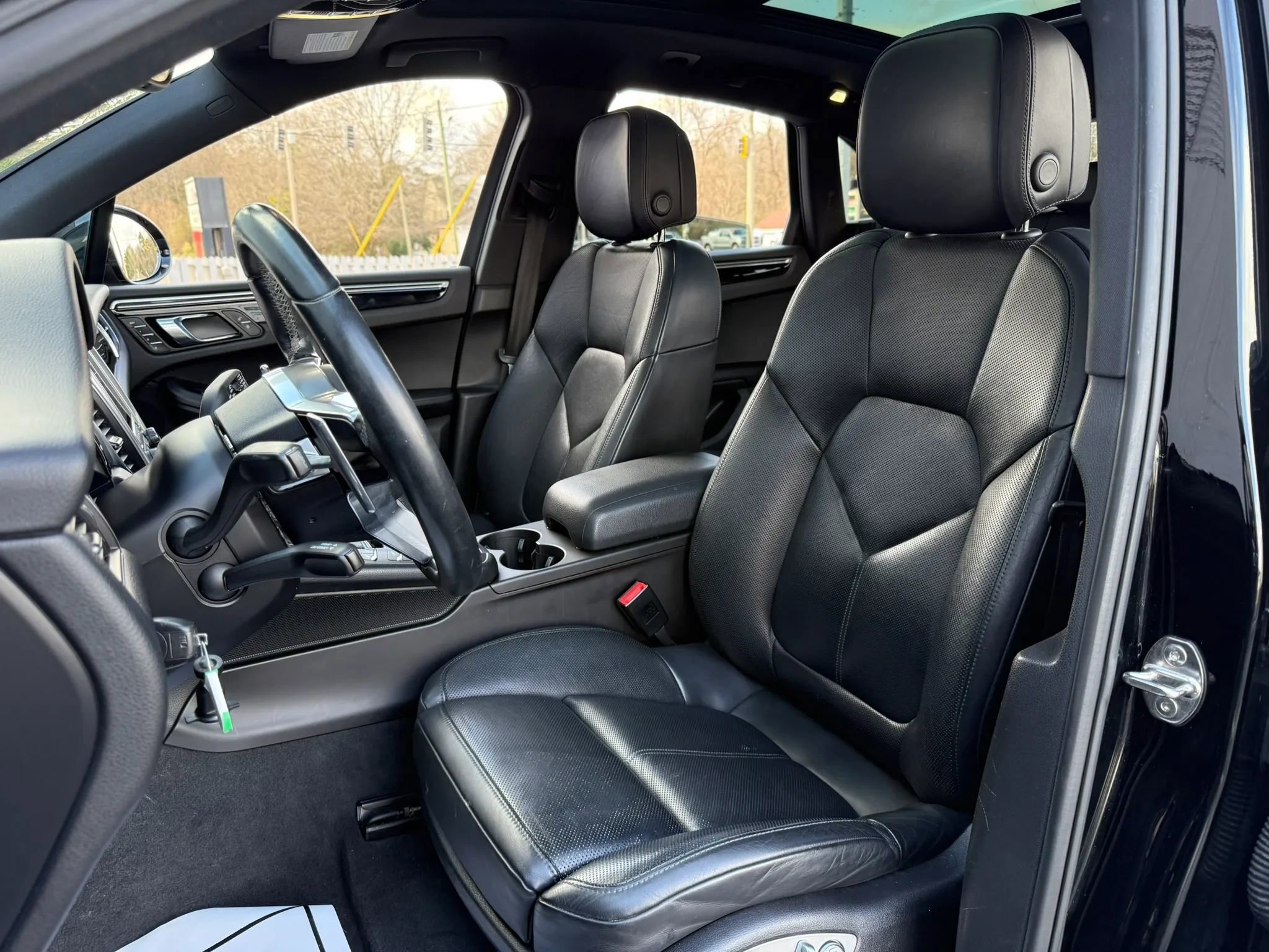 Used 2017 Porsche Macan AWD/4WD image 30