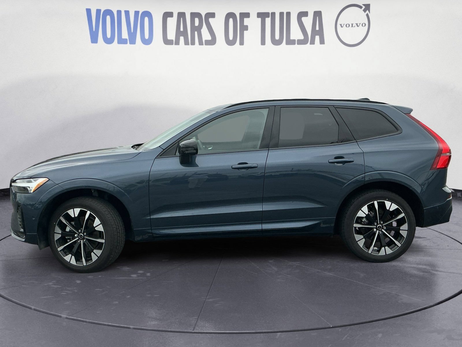 New 2026 Volvo XC60 B5 Plus w/ Protection Package Premier AWD/4WD image 2
