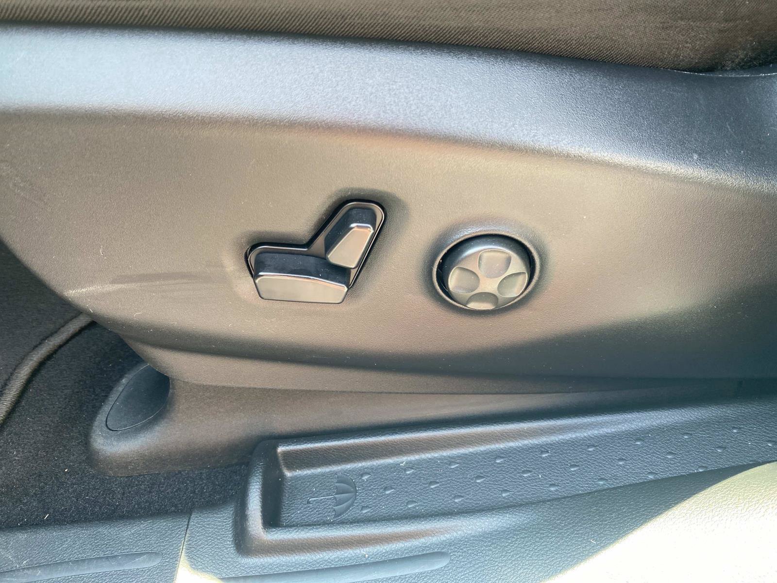 Used 2025 Chrysler Pacifica Limited FWD image 24