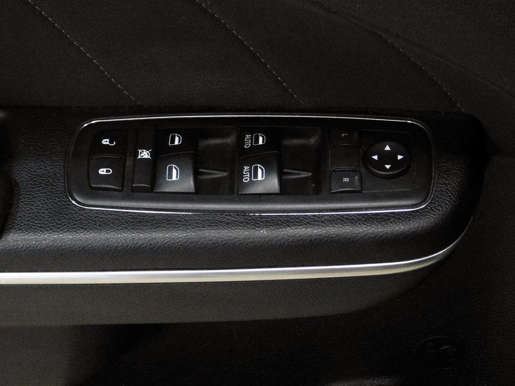Used 2018 Dodge Charger R/T Scat Pack RWD image 30