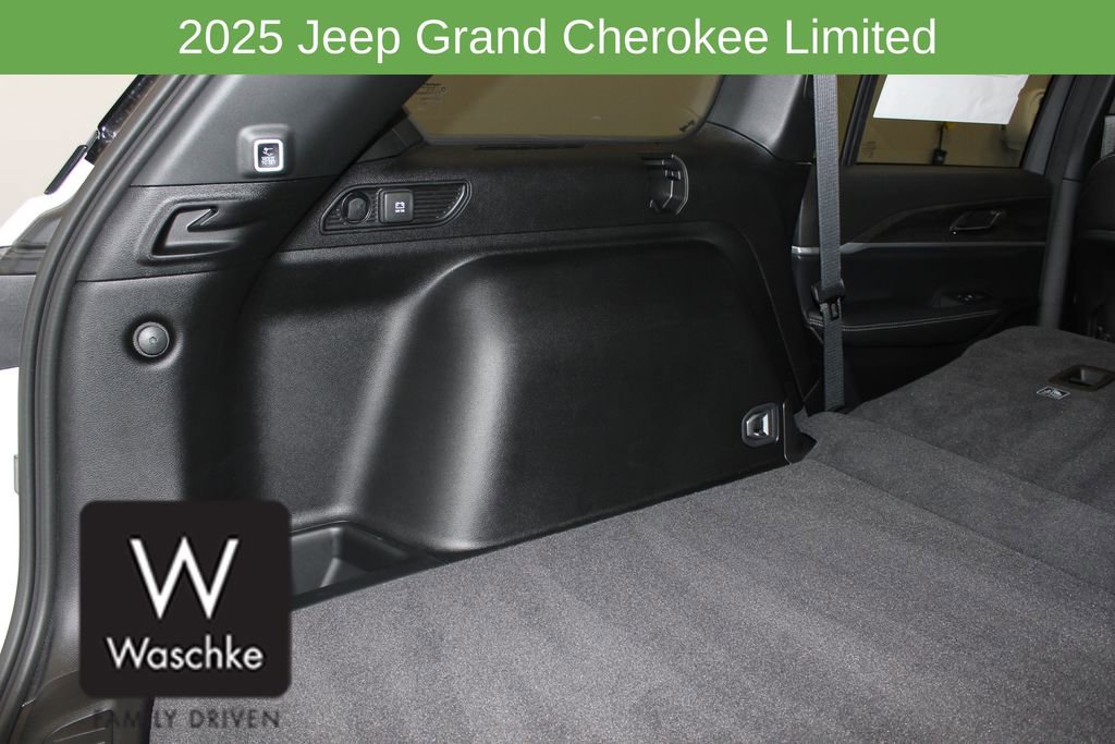 New 2025 Jeep Grand Cherokee Limited w/ Trailer Tow Package image 18