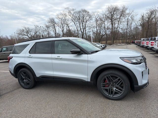 New 2026 Ford Explorer ST-Line image 2