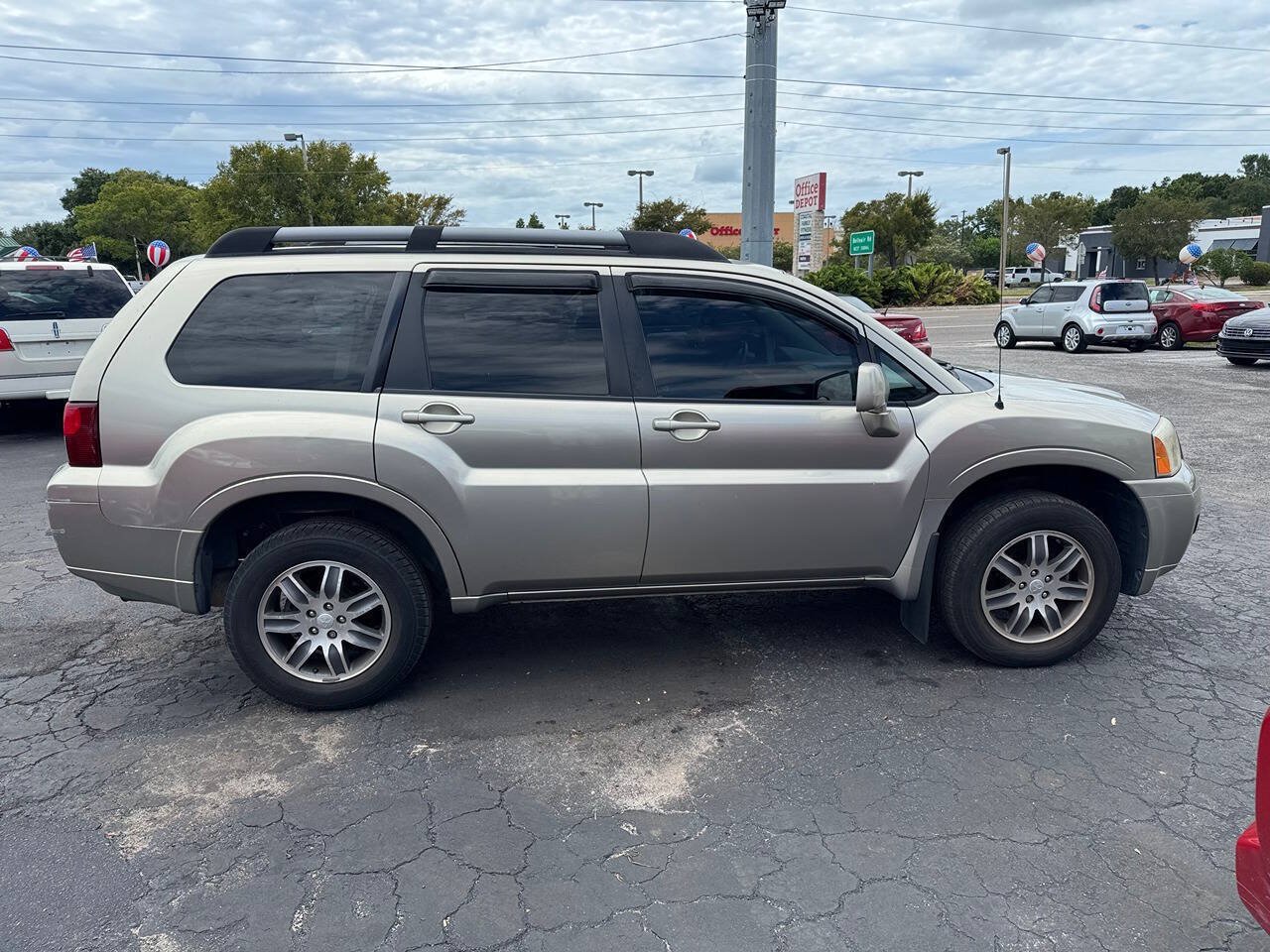 Used 2008 Mitsubishi Endeavor SE FWD image 9