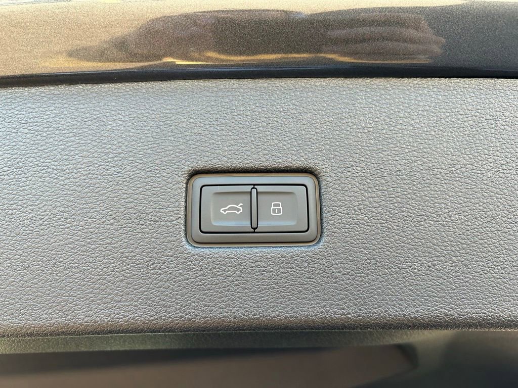 New 2026 Audi SQ8 Prestige image 57