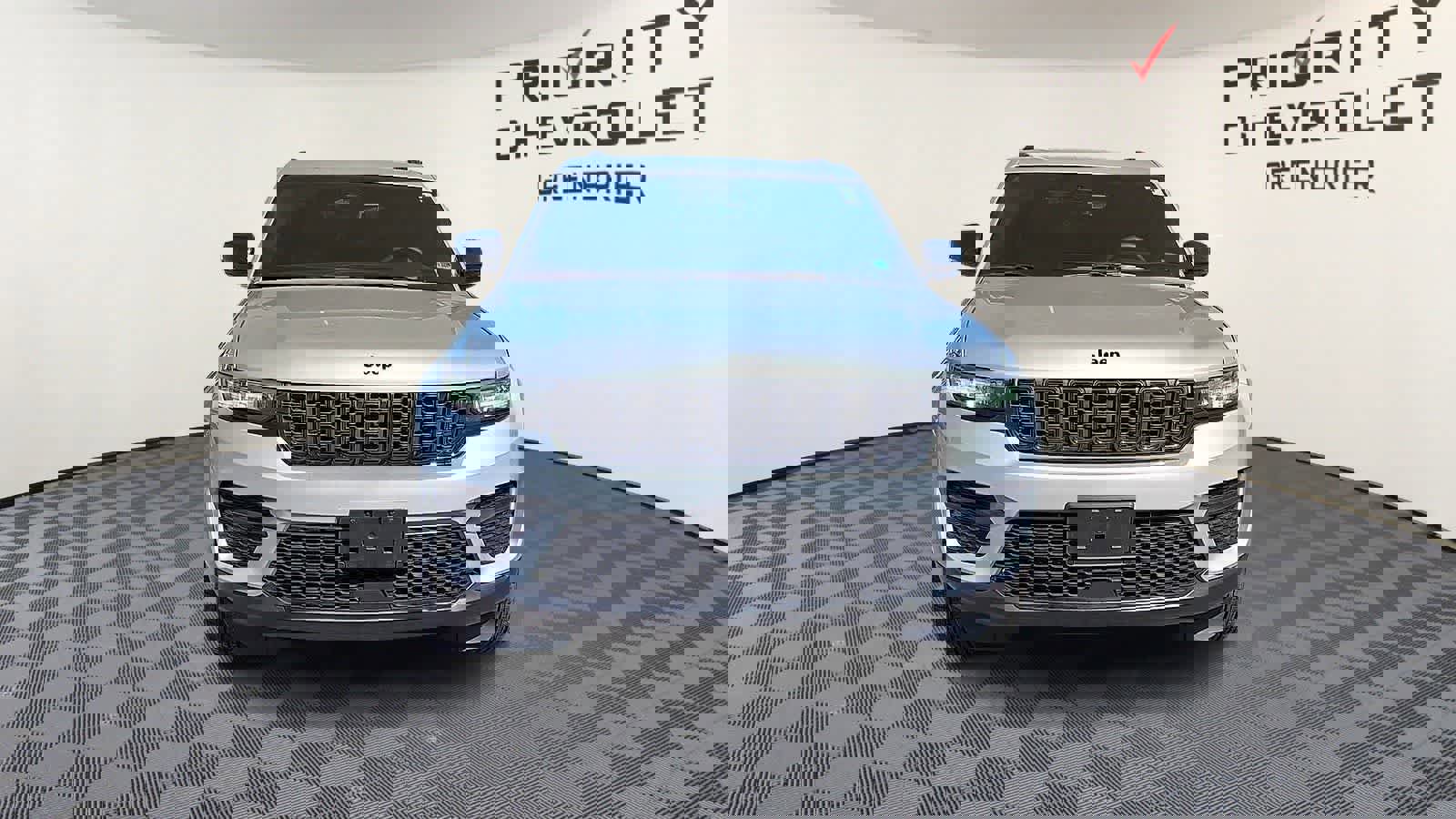 Used 2025 Jeep Grand Cherokee Altitude image 3