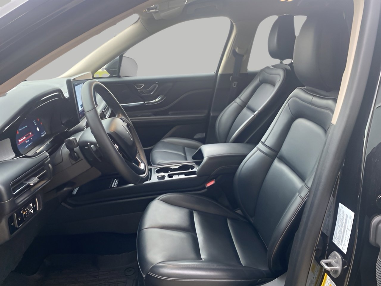 Used 2024 Lincoln Corsair AWD w/ Towing Package image 8