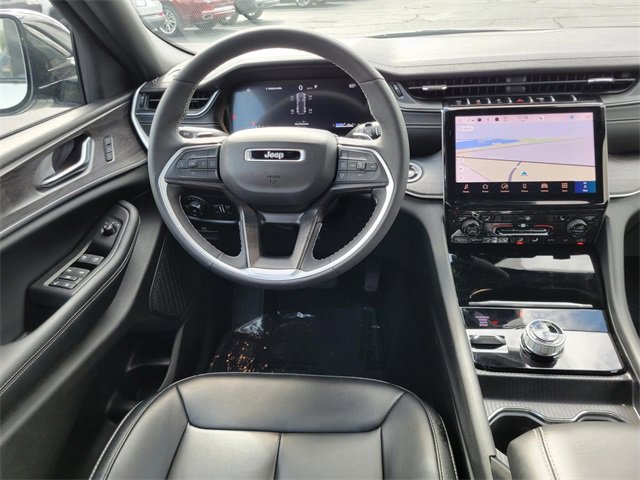 Used 2024 Jeep Grand Cherokee Limited image 5