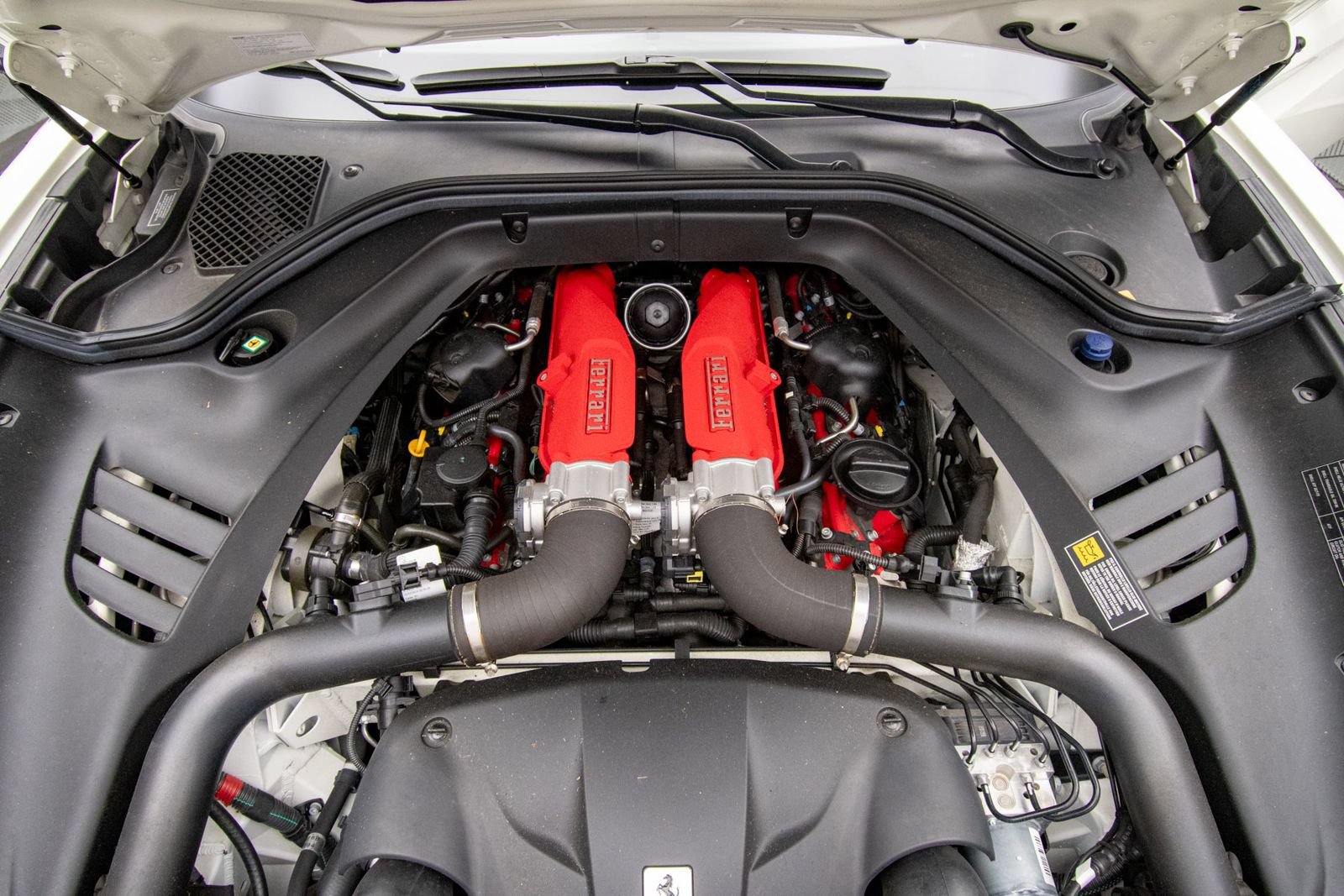 Used 2016 Ferrari California T RWD image 37