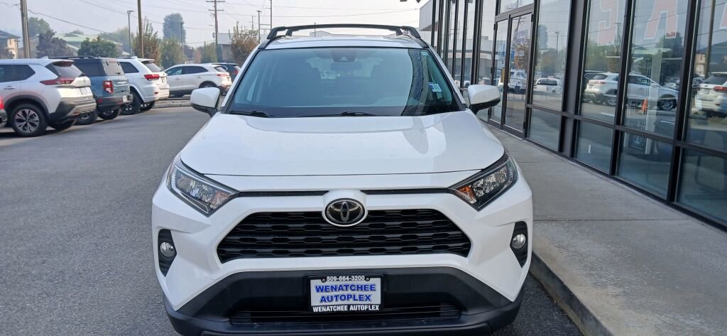 Used 2020 Toyota RAV4 XLE image 3