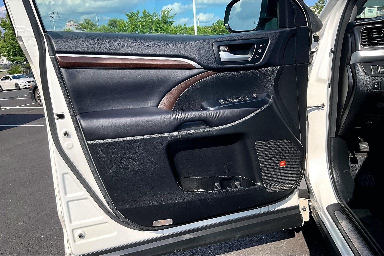 Used 2016 Toyota Highlander Limited AWD/4WD image 22