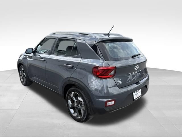 Used 2023 Hyundai Venue SEL FWD image 11