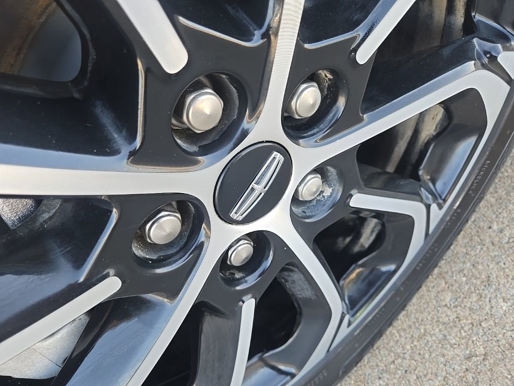 Used 2025 Lincoln Nautilus Reserve image 24