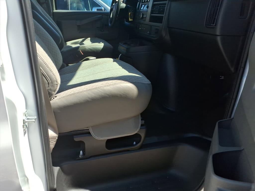 New 2026 GMC Savana 2500 w/ Driver Convenience Package image 9