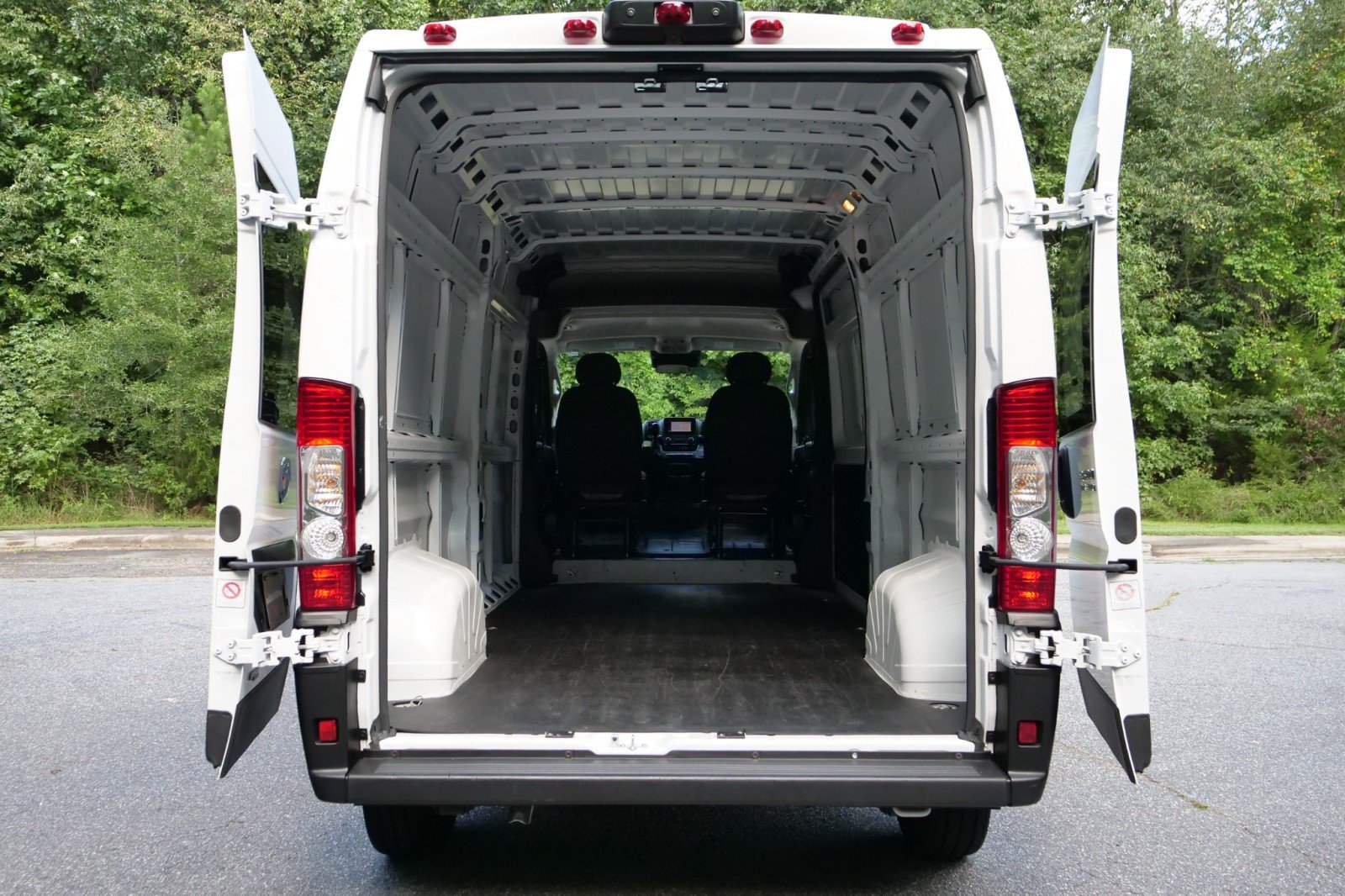 Used 2024 RAM ProMaster 2500 FWD image 10