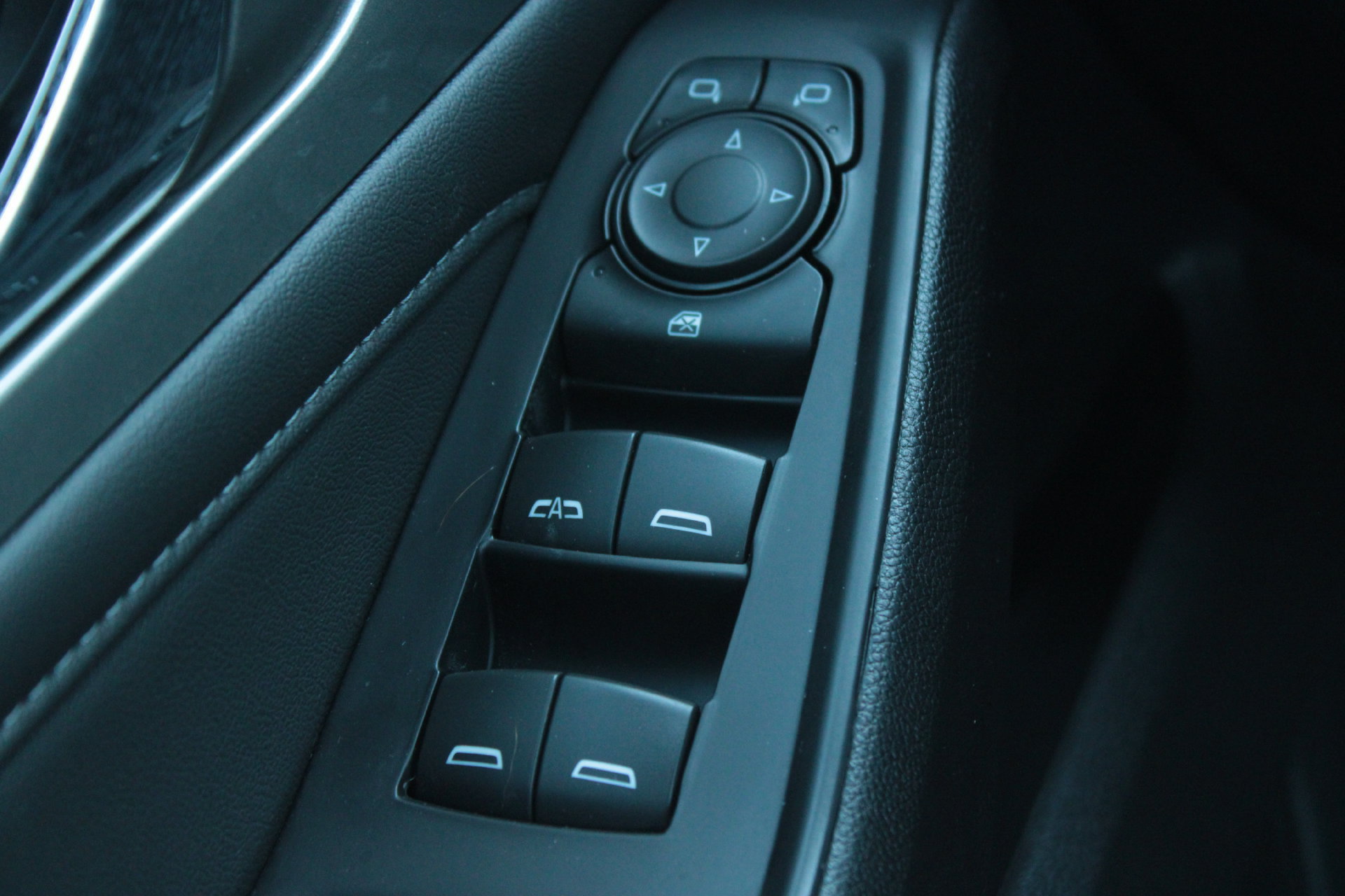 Used 2023 Chevrolet Traverse LT FWD image 27