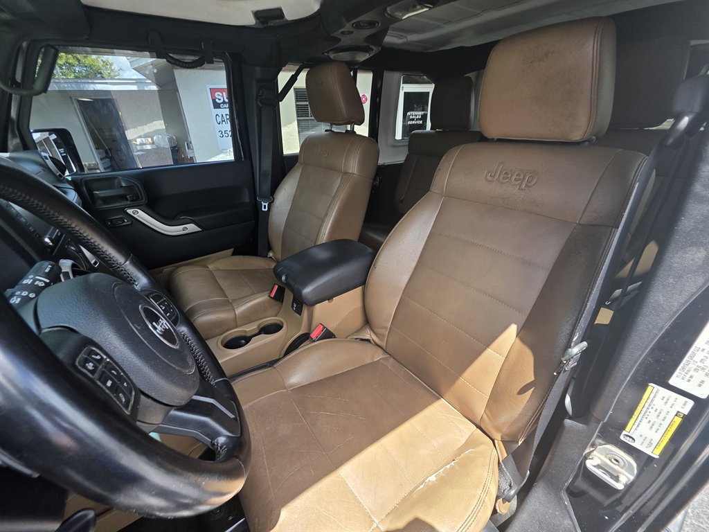 Used 2012 Jeep Wrangler Unlimited Rubicon w/ Connectivity Group AWD/4WD image 16