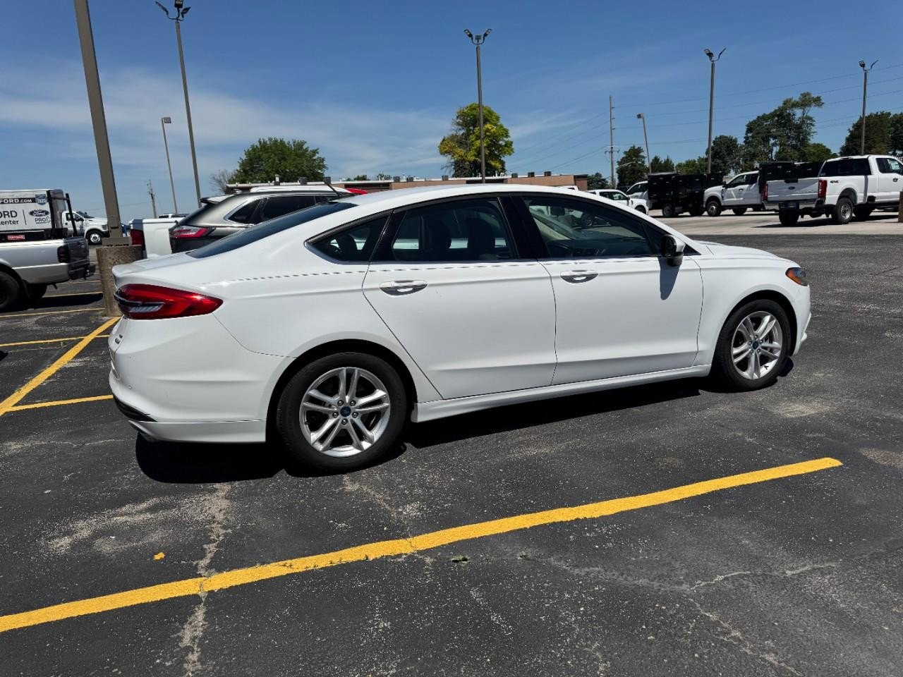 Used 2018 Ford Fusion SE w/ Fusion SE Technology Package FWD image 5