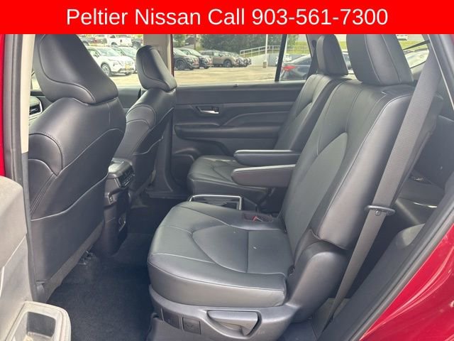 Used 2025 Toyota Grand Highlander AWD image 22