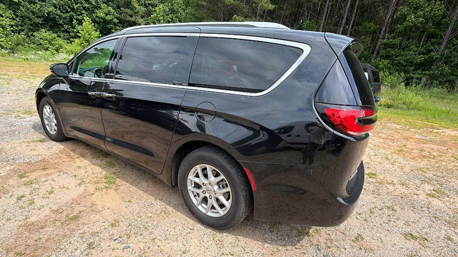 Used 2021 Chrysler Pacifica Touring-L FWD image 10
