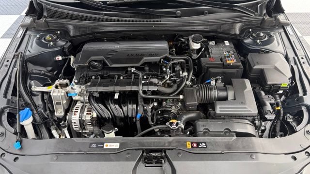 Used 2025 Hyundai Elantra Limited FWD image 8