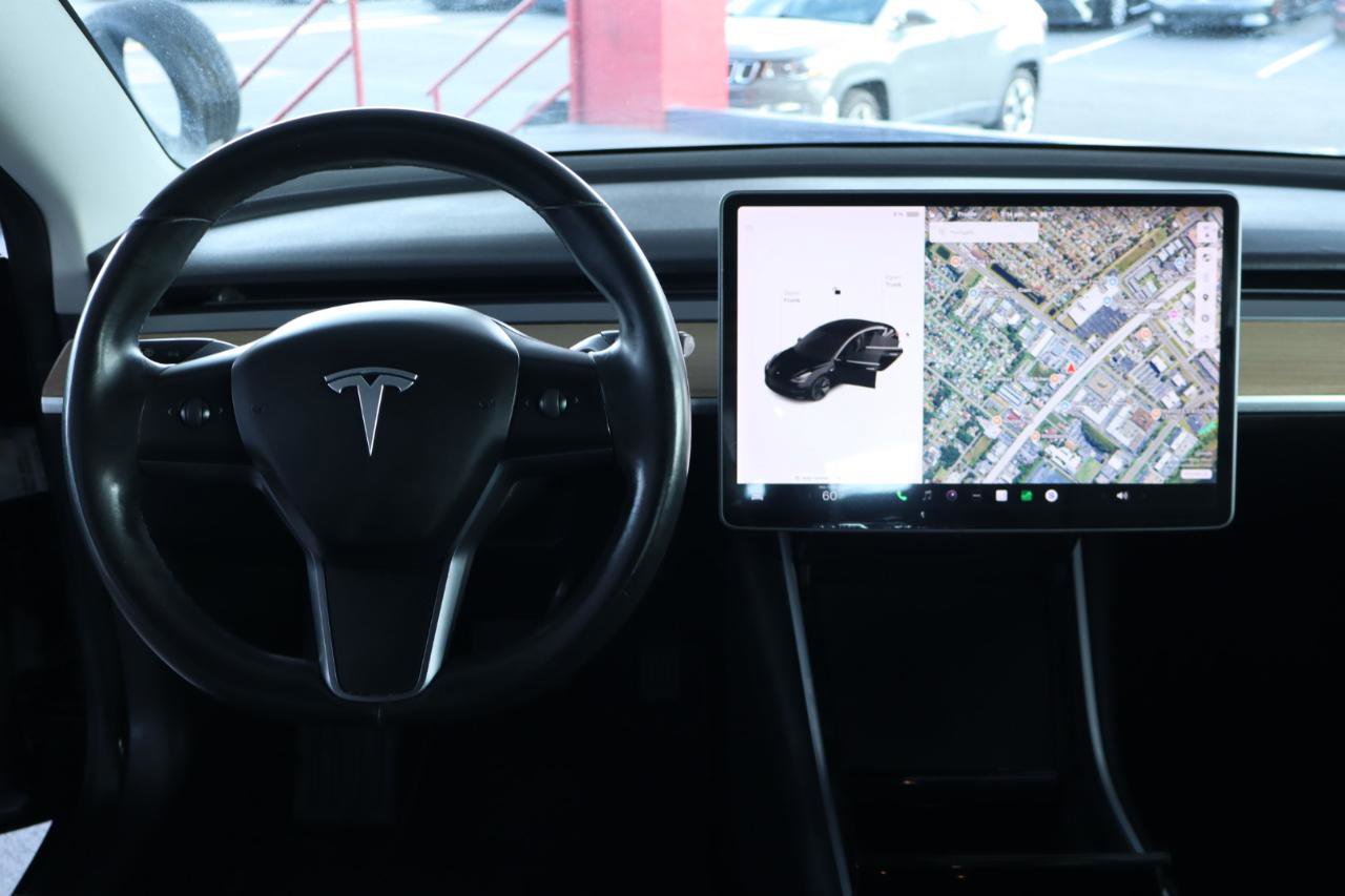 Used 2018 Tesla Model 3 Long Range RWD image 17