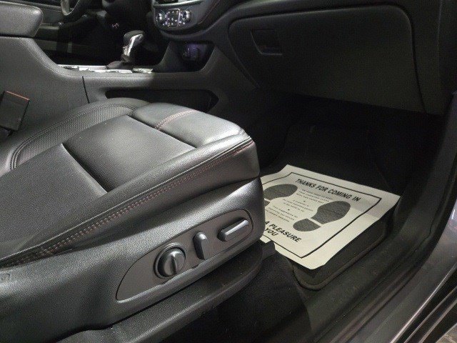 Used 2023 Chevrolet Traverse RS image 9