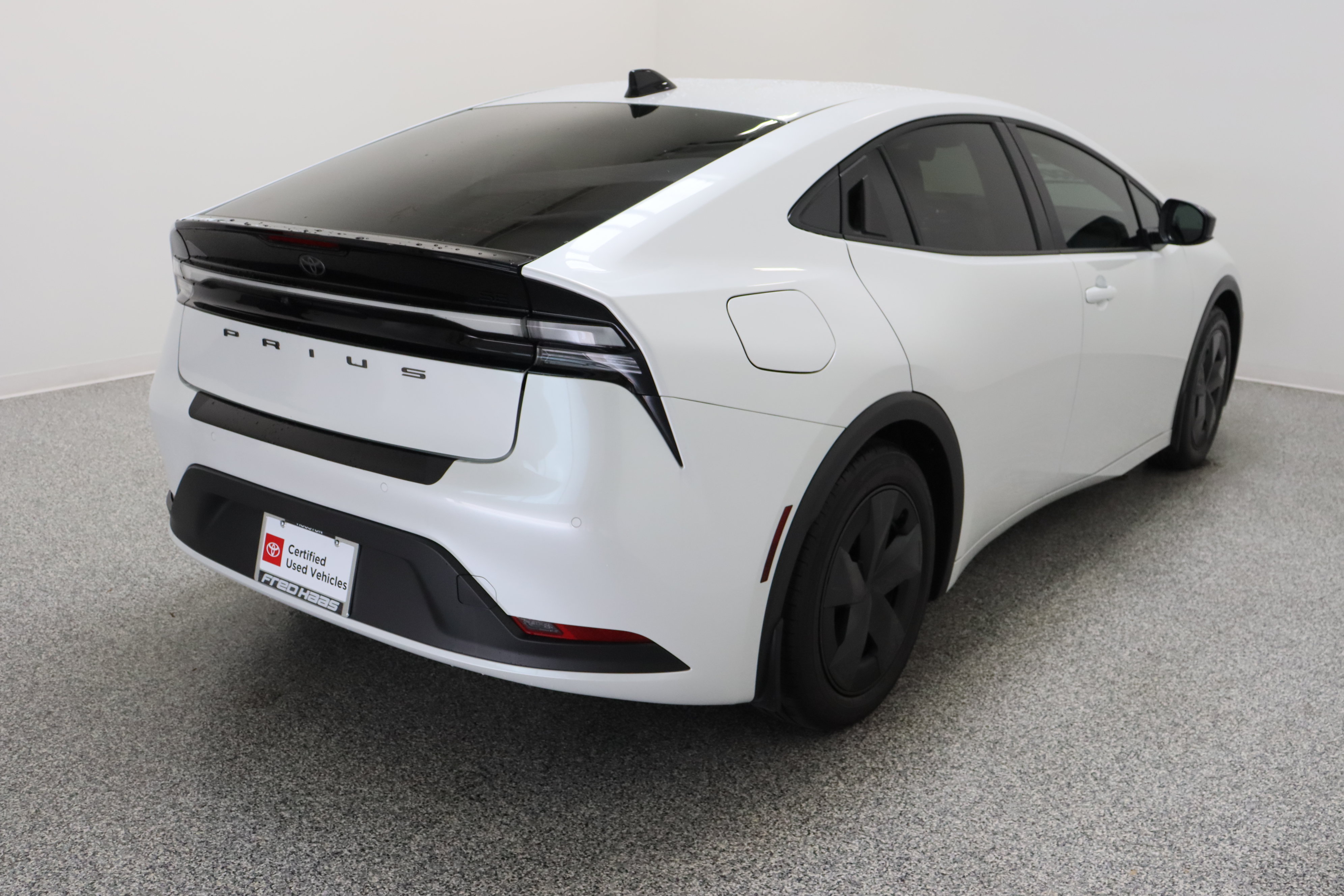 Certified 2026 Toyota Prius Plug-In Hybrid FWD image 7