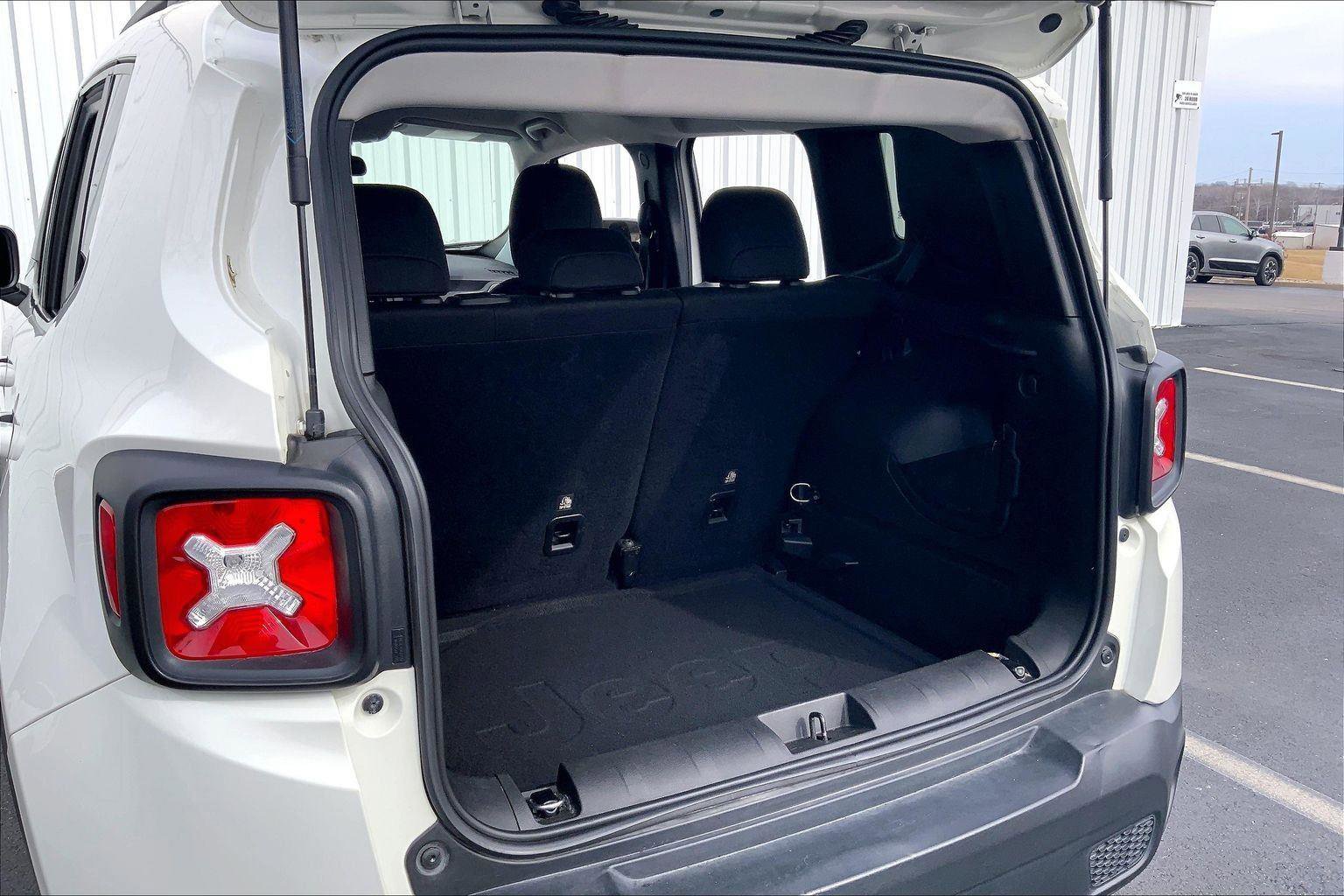 Used 2020 Jeep Renegade Latitude image 26