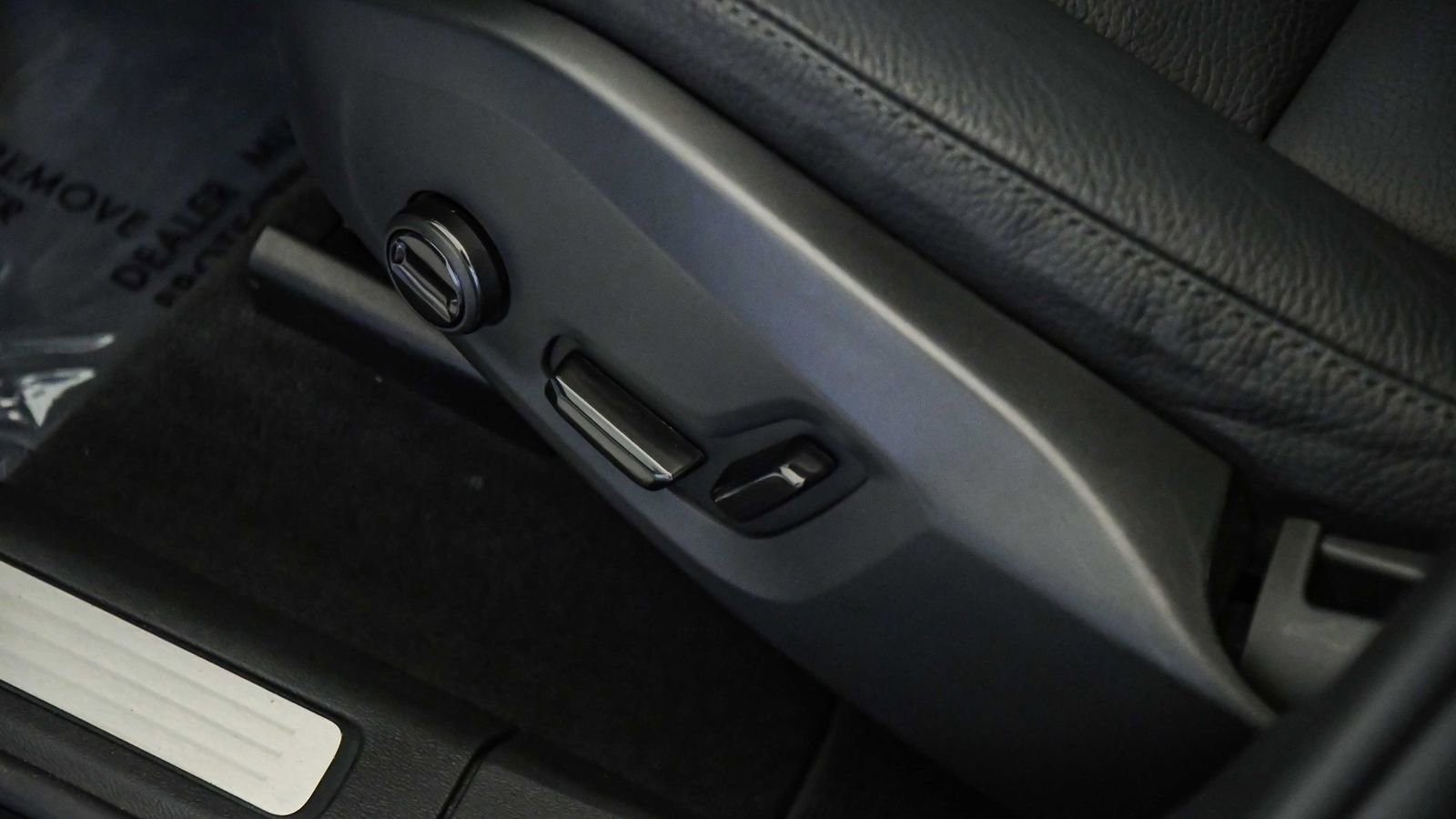 Certified 2025 Volvo XC60 B5 Plus image 23