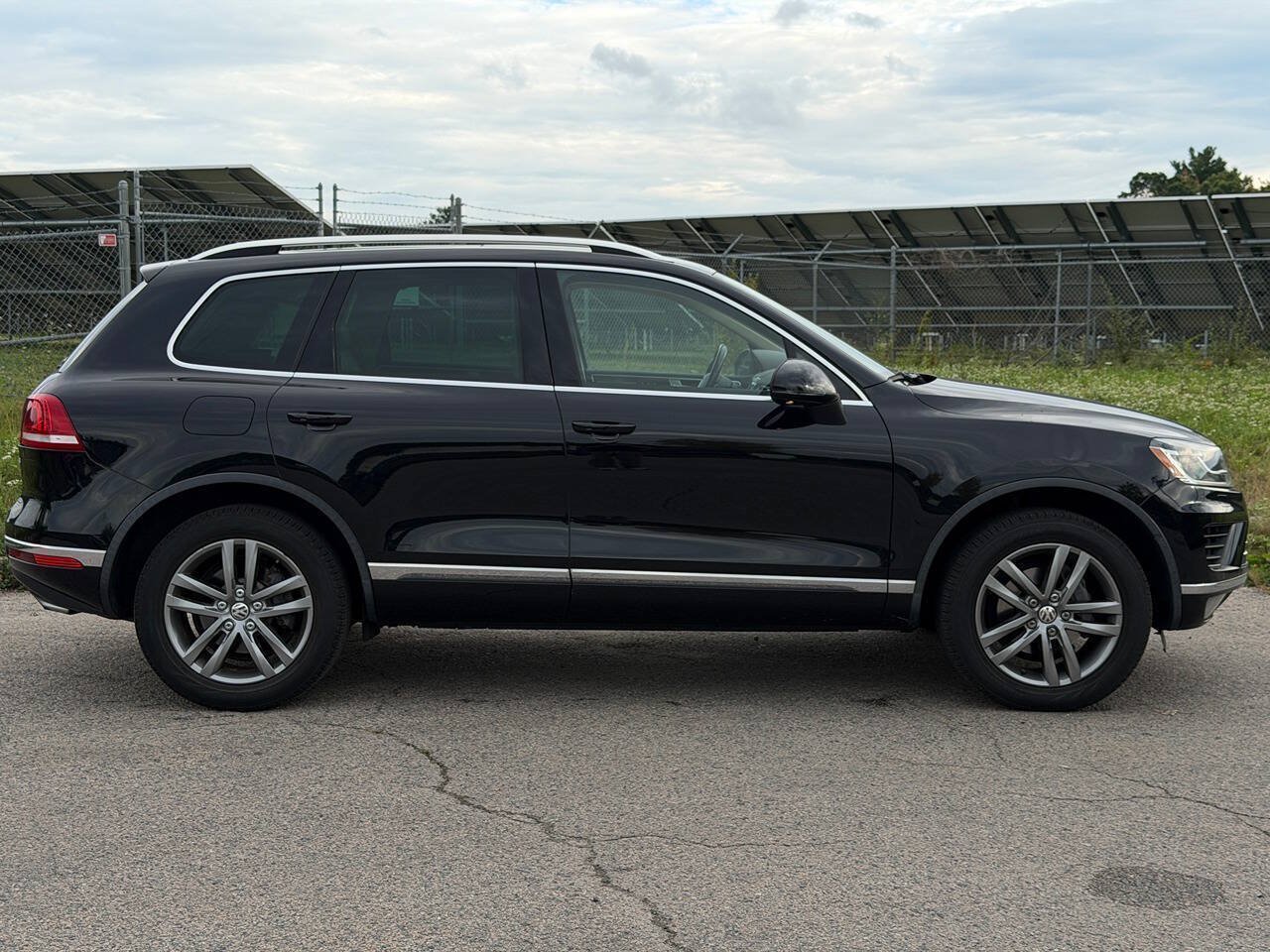 Used 2016 Volkswagen Touareg VR6 AWD/4WD image 6