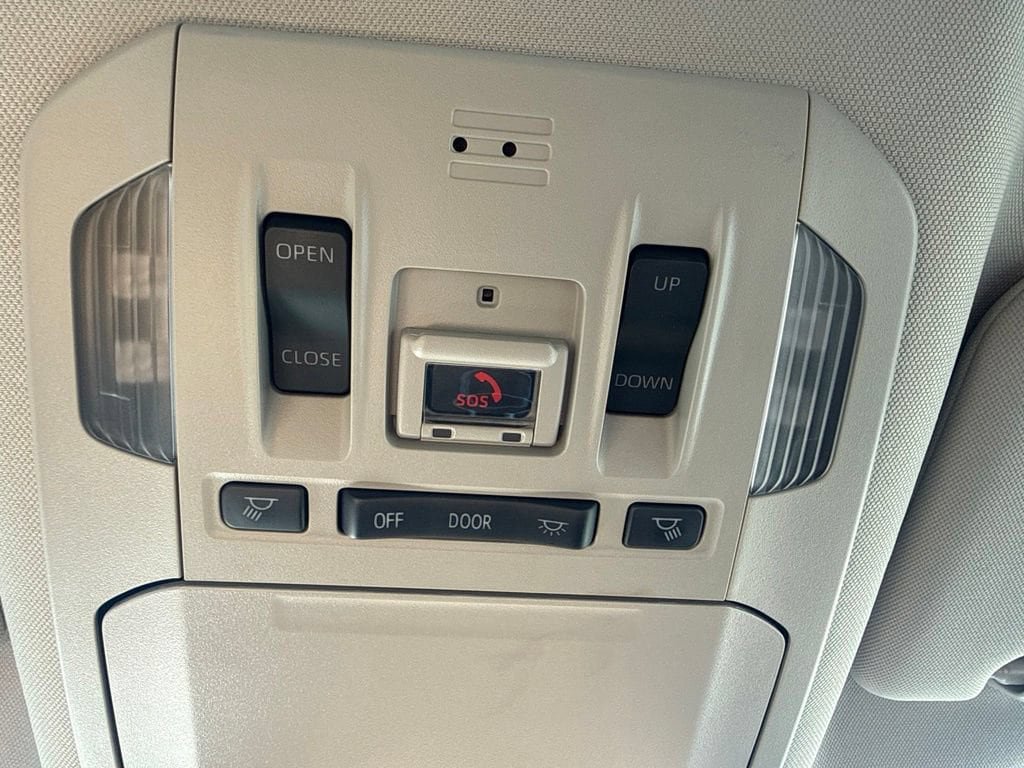 Used 2022 Toyota Highlander XLE AWD/4WD image 29