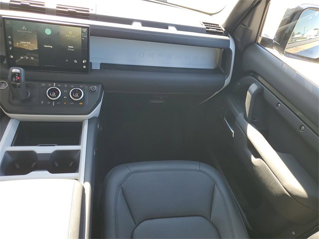Used 2025 Land Rover Defender 110 S image 31